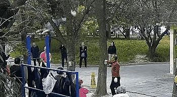 北京大爷低温下连续做14个单杠大回环，突发心肌梗塞亡，监控曝光（视频/组图） - 3