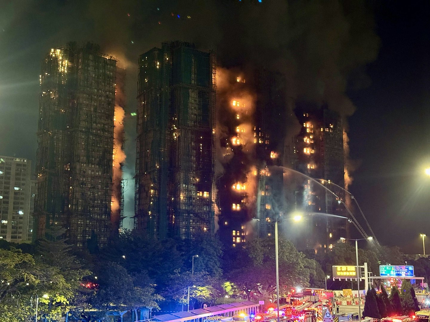 至少160死，仍有6人失联！港府成立独立委员会，认尸流程被曝混乱不堪（视频/组图） - 38