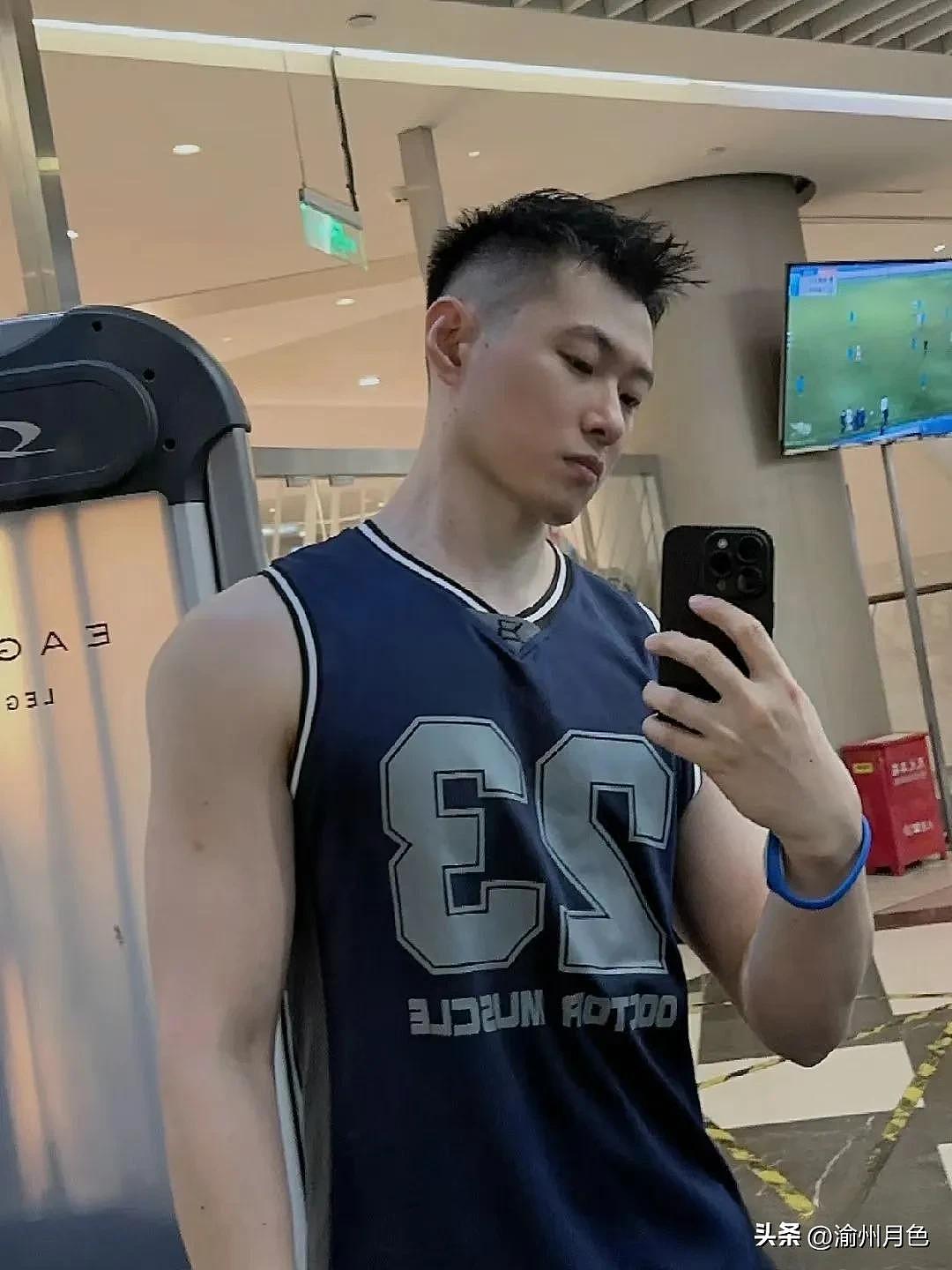 【帅哥】冷白皮肌肉帅哥，白白香香的真好看（组图） - 26