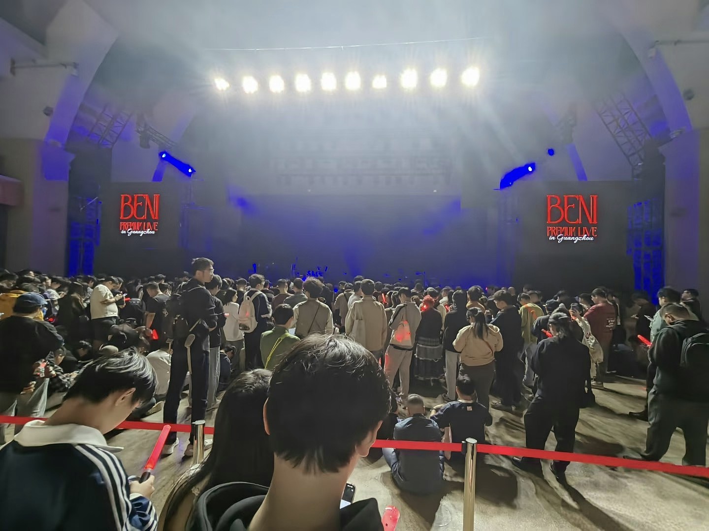 日本歌手广州演唱会如期举行座无虚席!网民大赞当地:有契约精神(组图) - 2