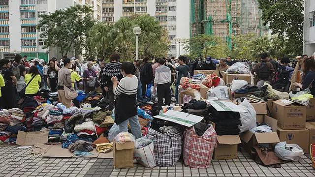 竹棚争议、“官进民退”到“以灾乱港”：香港宏福苑大火后的舆情兴起和转向（组图） - 4