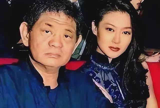 她认干爹，拍风月片，靠山去世后沦为服务员，最终成为妥妥笑话（组图） - 20