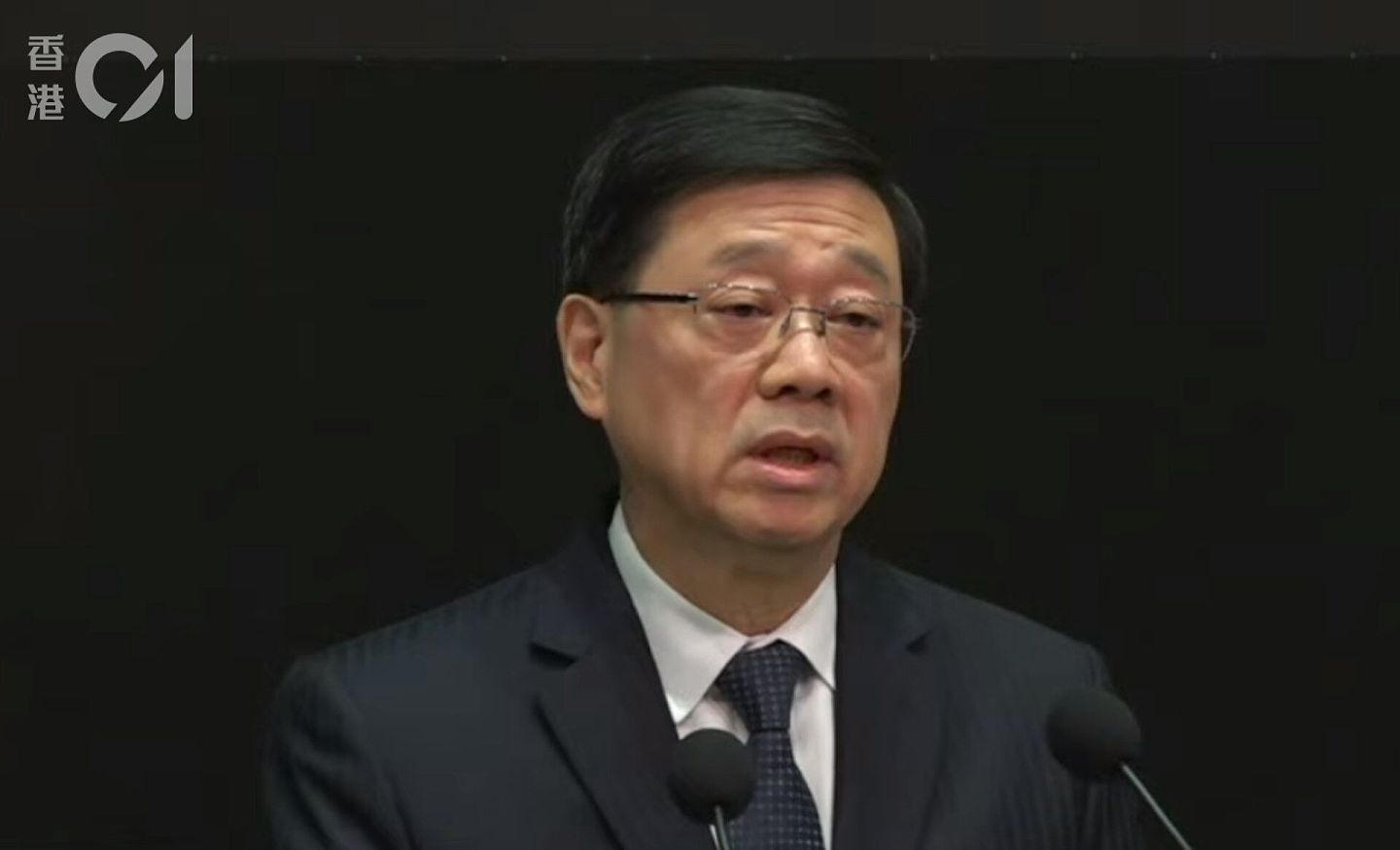 宏福苑灾后李家超被问“为何仍做特首”？宣布成立独立委员会问责（组图） - 1