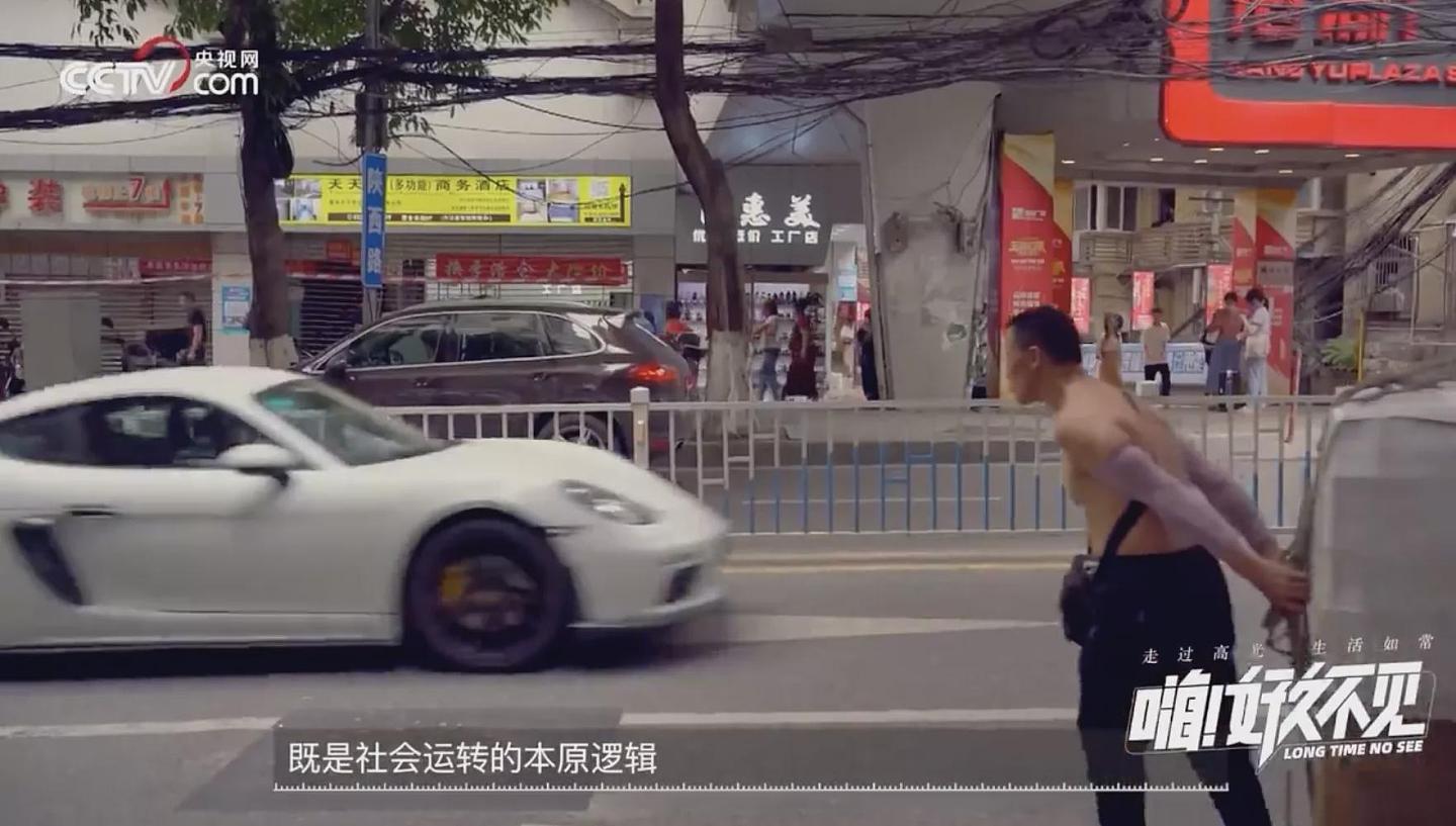 央视与美团联合发布短片,称“送外卖可以随时看风景”!网友炸锅(视频/组图) - 5