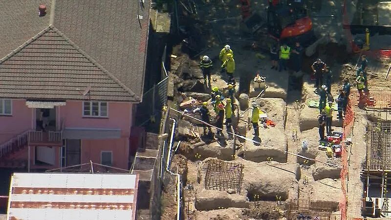 今早1死1伤，澳洲工地围墙倒塌；24人送医，给猪肉“美容”不当，墨尔本加工厂发生泄露；悉尼上周末工厂大爆炸（组图） - 1