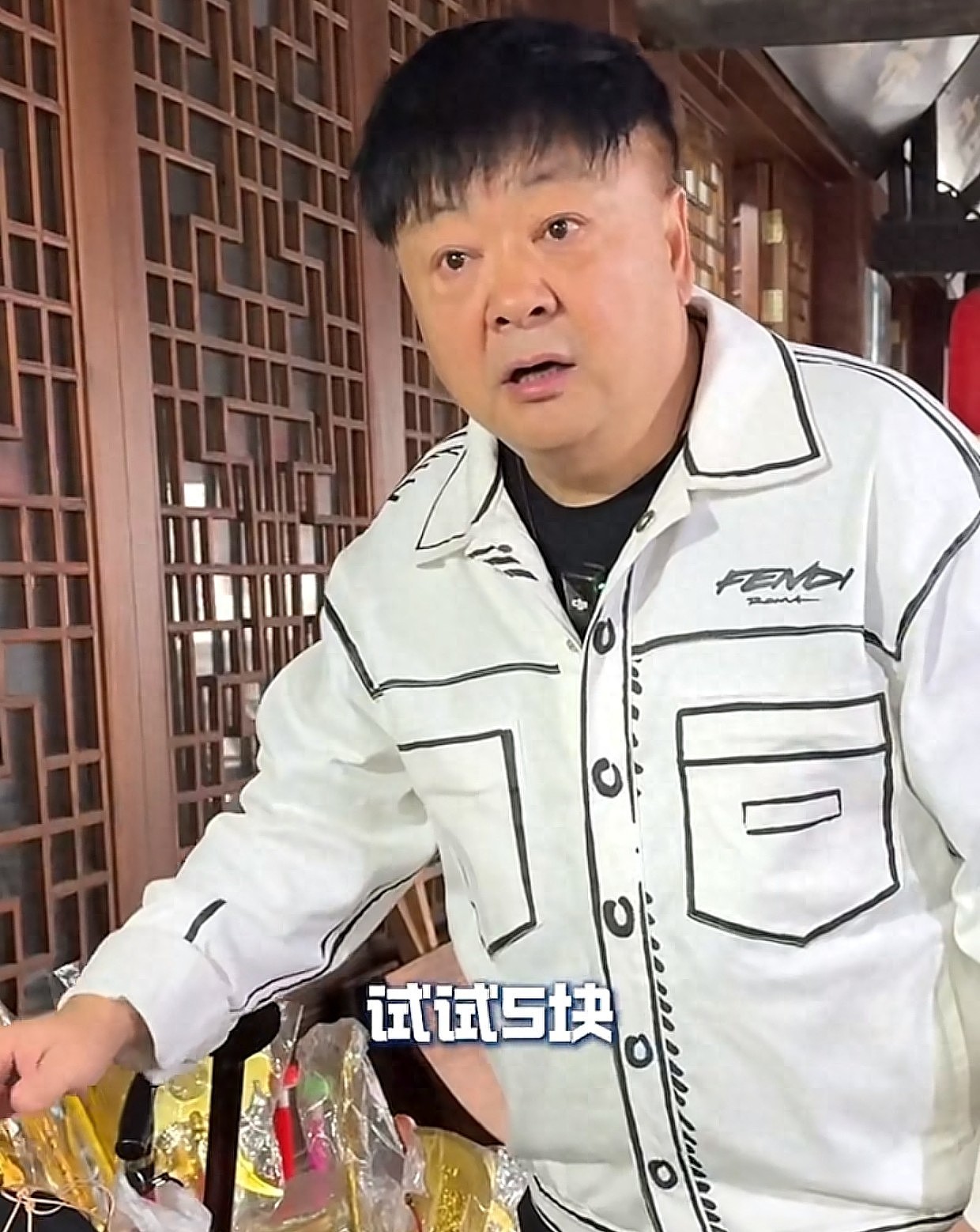 “不买不给试,试试5块”!摊主老太太直接让绍兴文旅白干一年(组图) - 1