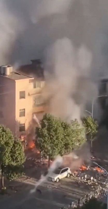 湖南烟花店主死控官员饮农药不治！知情人：经营许可证被卡（组图） - 5