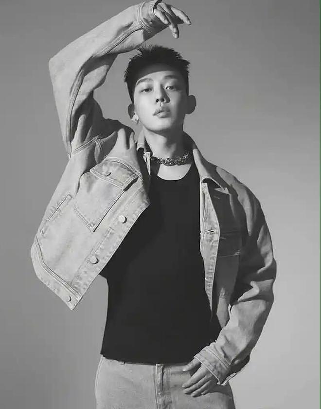 刘亚仁现身上海酒吧,与多位男性搂搂亲亲,风波后彻底放飞自我(组图) - 2