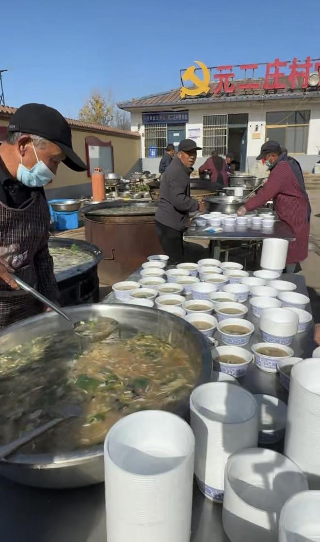 孝子祭奠母亲去世20周年，请数万父老乡亲连看3天戏还管饭，豫剧团：唱戏费24万元（组图） - 2