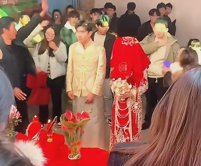 山东新娘盖头被扯下后续：大妈正脸曝光，知情人透露原因，太离谱（组图） - 11