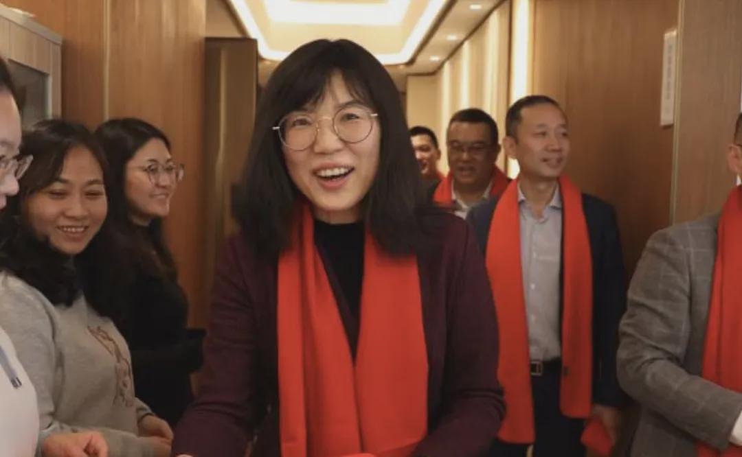银行高管辞职摇身一变成年薪千万房企女副总，拿“安家费”等财物超4000万，被判14年（组图） - 2