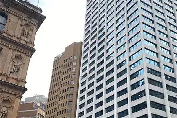澳洲商会主席:公司正纷纷回归香港 2025财年澳银行业多名银行家因违反行为准则被解雇 全澳房产清盘率连续第二周低于70% - 3