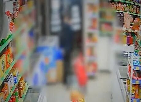 18岁少女偷拿无人商店冰激凌，老板公开监控后，她羞愧难当，为这24元自杀了...（组图） - 1