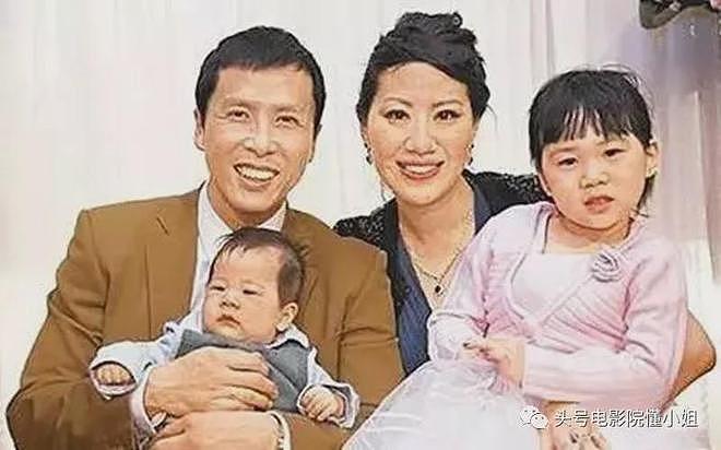 甄子丹老婆争议发文,夫妻评论区沦陷,62岁功夫巨星露面补救(组图) - 12