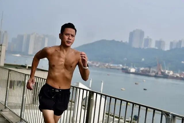 前TVB演员转战内地发展被嘲死茄喱啡,罕晒26年前结婚照,感谢太太一直包容(组图) - 13