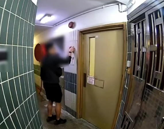 网传宏福苑灾前楼内“监视器画面”！热心男急狂按火警铃无反应（组图） - 1