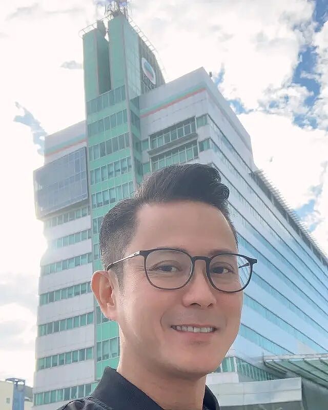 前TVB演员转战内地发展被嘲死茄喱啡,罕晒26年前结婚照,感谢太太一直包容(组图) - 1