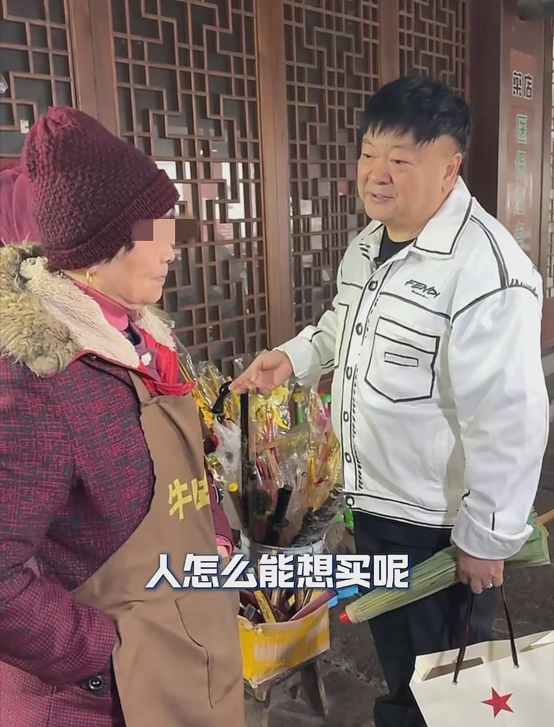 “不买不给试,试试5块”!摊主老太太直接让绍兴文旅白干一年(组图) - 6