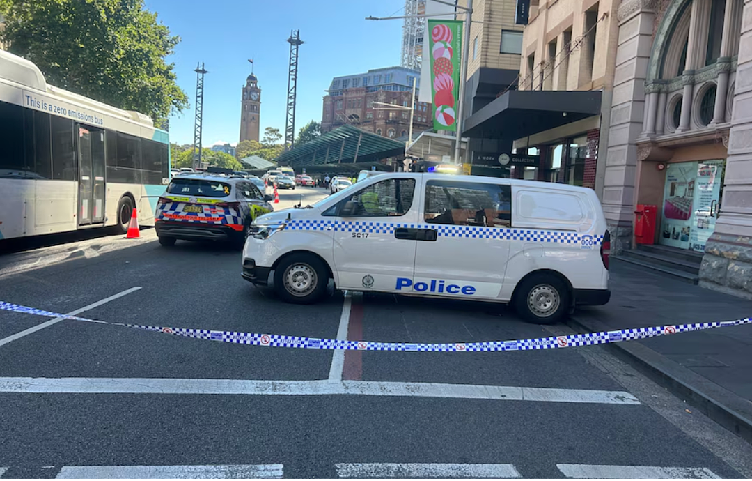 悲剧！悉尼CBD今晨发生惨烈车祸，电动车迎面撞上垃圾车，骑手当场死亡，新州全面收紧电动自行车监管（组图） - 4
