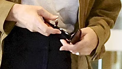 澳洲总理携新婚妻子开启蜜月之旅!现身机场神情惬意(组图) - 5