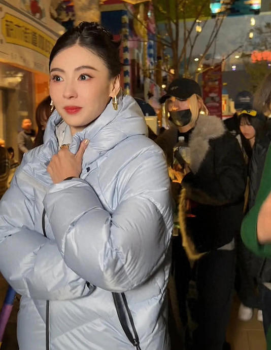 45岁张柏芝现身上海!网友惊呼:“哪像孩子妈...”(组图) - 1
