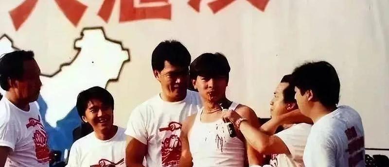 香港大火众星不捐款遭审判,迪丽热巴路人缘下滑、刘德华周润发得到体谅(组图) - 16