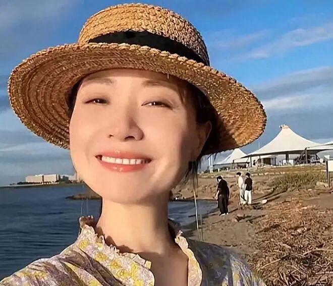 28岁从央视辞职，39岁移居日本，大赞比国内好，如今她过得怎样了（组图） - 1