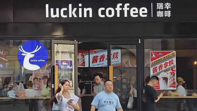 从香港到曼哈顿:瑞幸等中国品牌“重写街景”背后的竞争与焦虑(组图) - 5