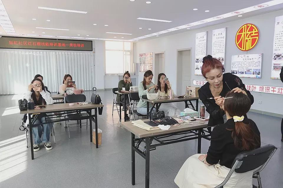 周末不休息,读博考公考证的年轻人越来越多了(组图) - 6