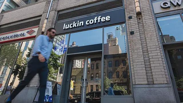 从香港到曼哈顿:瑞幸等中国品牌“重写街景”背后的竞争与焦虑(组图) - 2