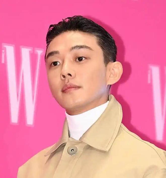 刘亚仁现身上海酒吧,与多位男性搂搂亲亲,风波后彻底放飞自我(组图) - 3