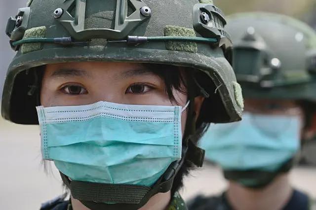 开战车的女人：台湾军队性别平等了吗（组图） - 10