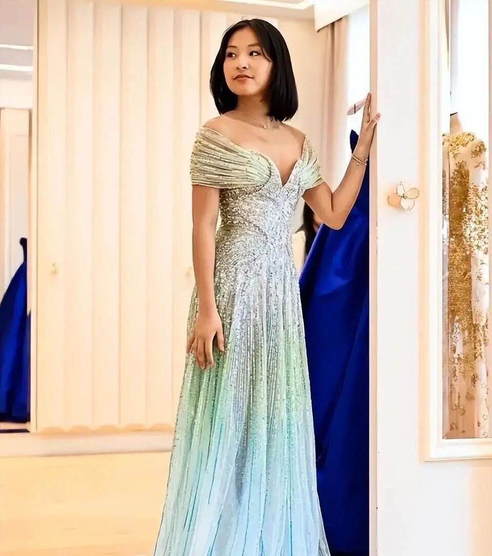 2025巴黎名媛舞会杀出东方黑马？比亚迪公主惊艳全场，吴君如爱女同台竞艳（组图） - 11