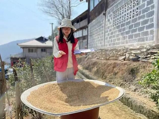 90后清华女硕士驻村干部去世，驻村期间遍访全村20个村民小组，同事回应：她孩子还不到1岁（组图） - 2