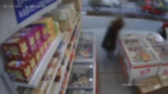 18岁少女偷拿无人商店冰激凌，老板公开监控后，她羞愧难当，为这24元自杀了...（组图） - 6