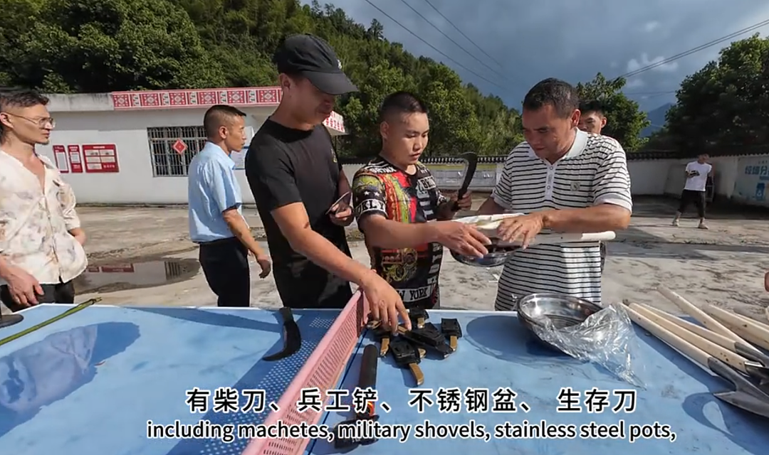 全国都在照抄张家界办“荒野求生”，这失控场面让人越看越害怕（组图） - 25