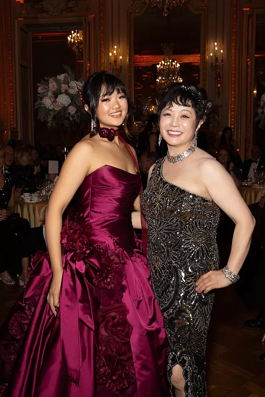 2025巴黎名媛舞会杀出东方黑马？比亚迪公主惊艳全场，吴君如爱女同台竞艳（组图） - 6
