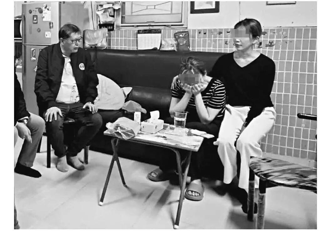 5人疏散工友时牺牲或失联，一75岁女工本可逃离却返回火场（组图） - 1