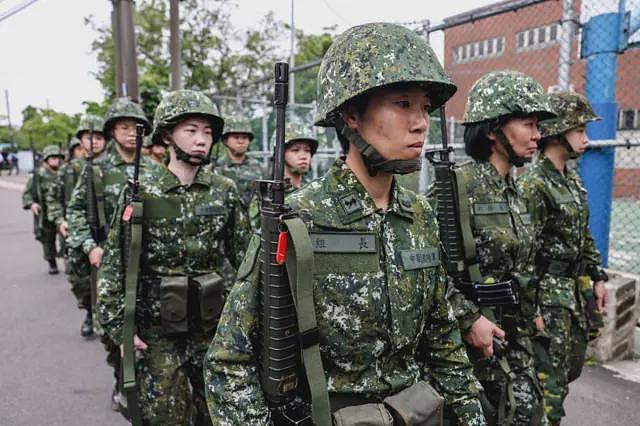 开战车的女人：台湾军队性别平等了吗（组图） - 4