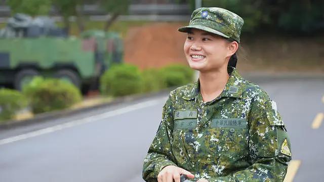 开战车的女人：台湾军队性别平等了吗（组图） - 1