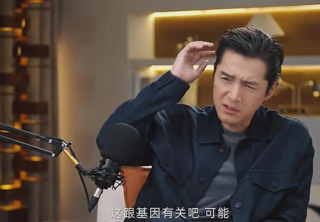 胡歌43岁了还把妈妈挂嘴边，被吐槽是妈宝男，上热搜连累妈妈挨骂（组图） - 7