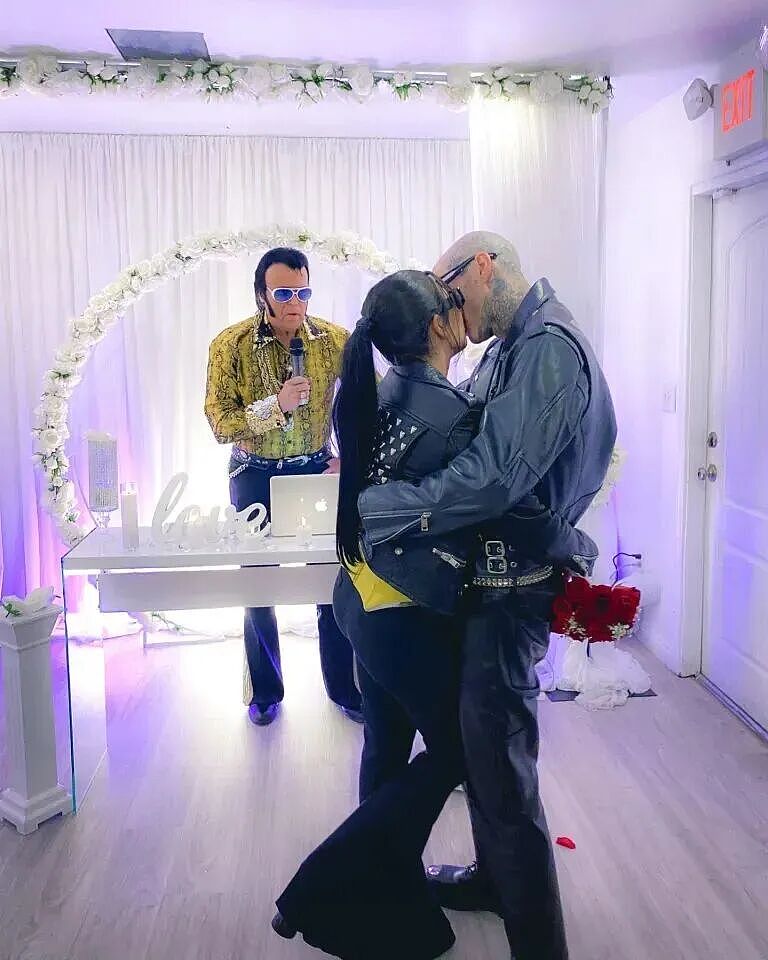 卡戴珊大姐陷窒息婚姻!刚高龄生娃,1米9老公强拉她跑5公里?粉丝:她已被洗脑(组图) - 15