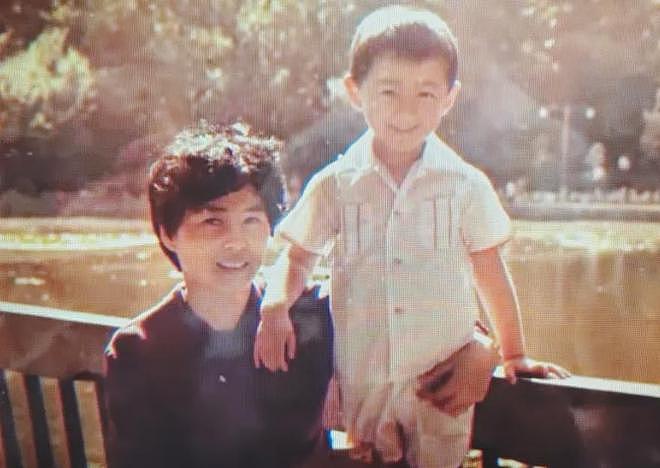 胡歌43岁了还把妈妈挂嘴边，被吐槽是妈宝男，上热搜连累妈妈挨骂（组图） - 14