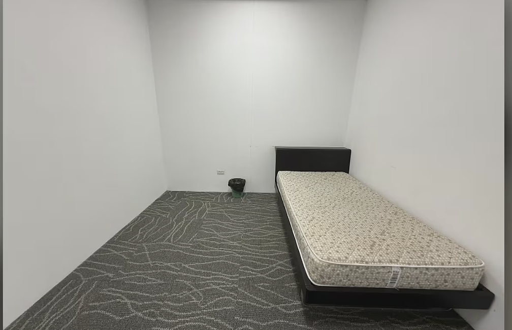 加拿大女子被关小黑屋！拘留+采集唾液，$8000打水漂！只因护照破了个角...（组图） - 6
