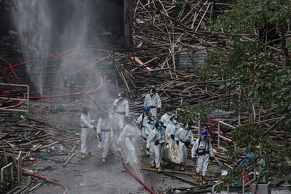 宏福苑大火增至156人亡,遗体照疯传!港警急喊:不要再散布(组图) - 2