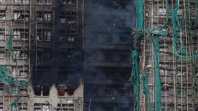 香港宏福苑大火:死亡数增至156人,10名为外佣,成立“独立委员会”进行调查,民间记者会取消(组图) - 27