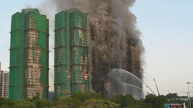 香港宏福苑大火:死亡数增至156人,10名为外佣,成立“独立委员会”进行调查,民间记者会取消(组图) - 12