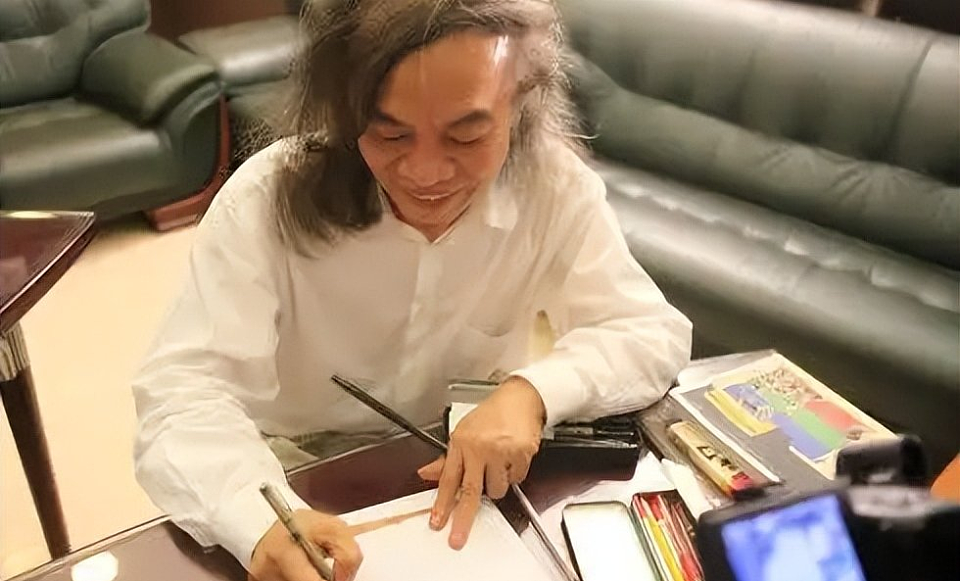 他身价20亿，一天只花30块钱！人一定要找到自己最拿手的事，把它做到极致（组图） - 1