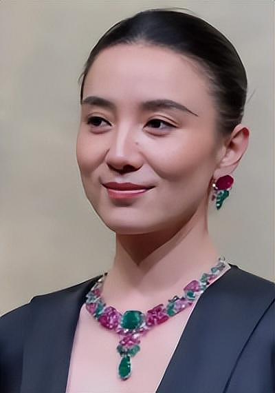 官媒发文,高调官宣45岁宋佳喜讯,她让整个娱乐圈刮目相看(组图) - 2