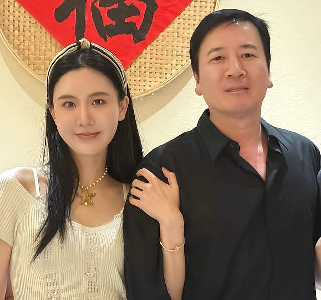赖昌星前妻近况好落魄!独自返回福建老宅,儿媳参与直播才50多人(组图) - 1